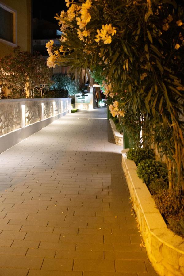Apartments Villa Jelena Vodice Exterior photo