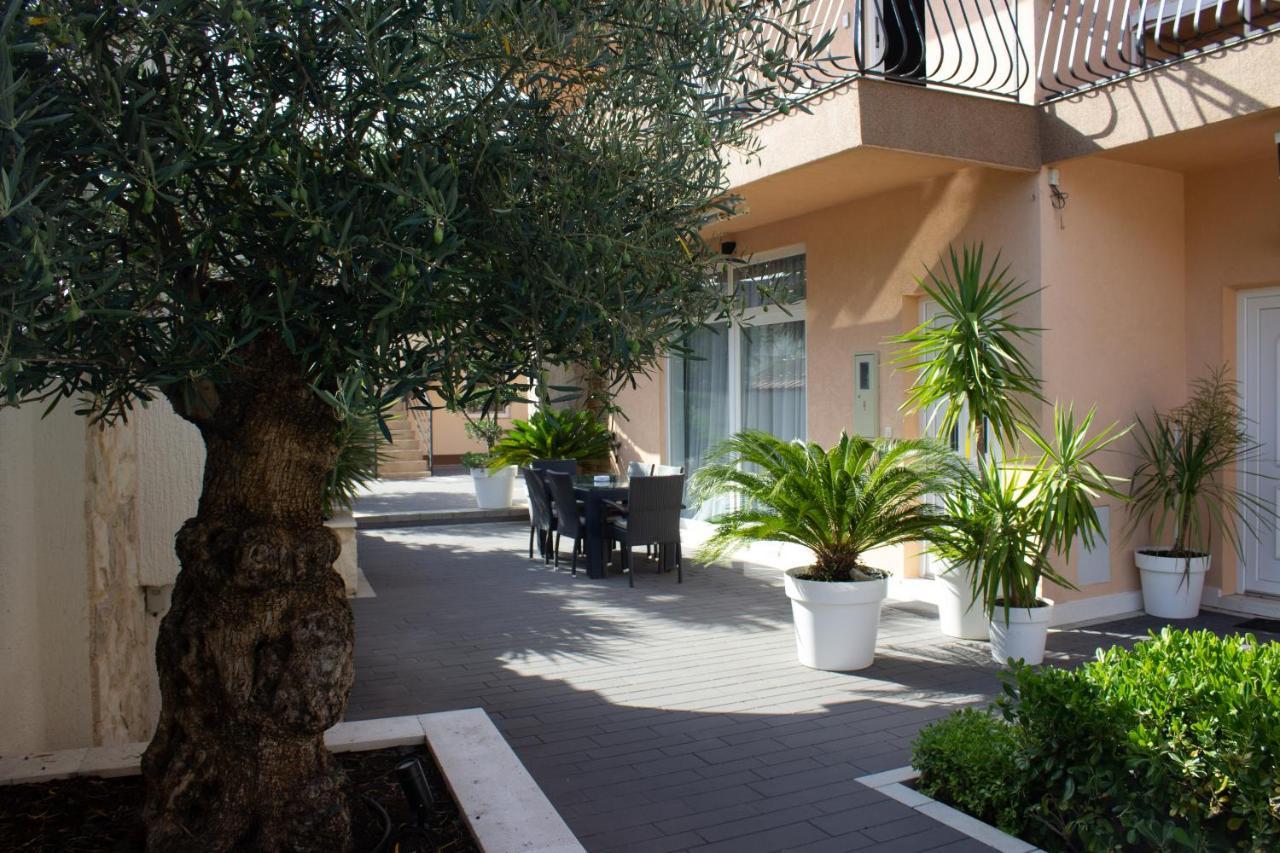 Apartments Villa Jelena Vodice Exterior photo